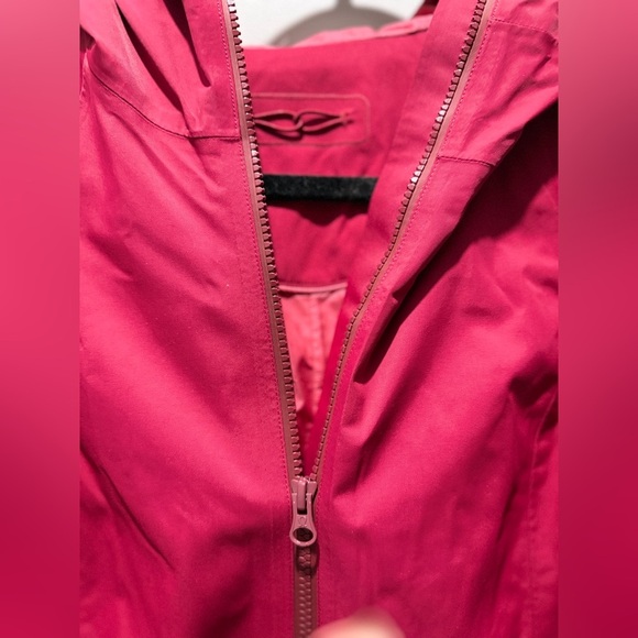 Lululemon Definitely Raining Jacket - Picture 6 of 8